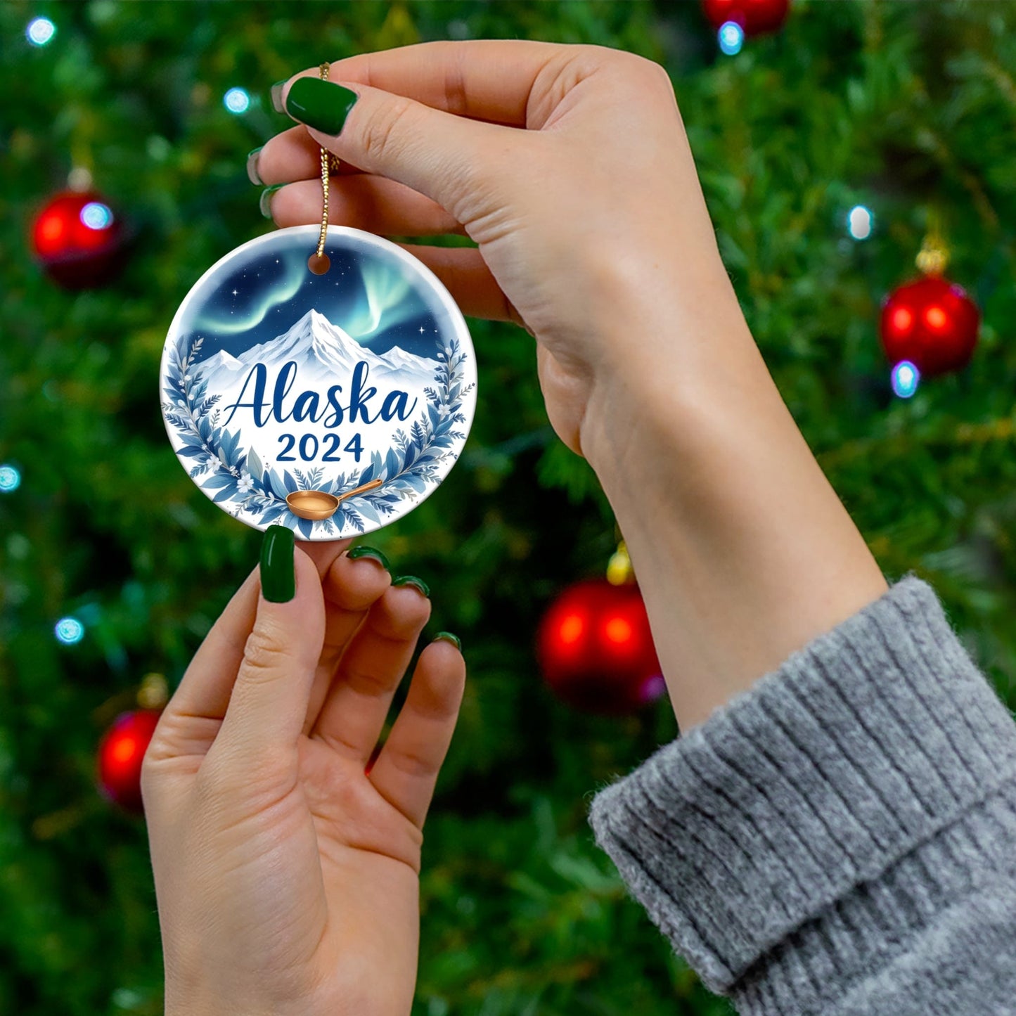 Blue White ALASKA State Themed Flat Ceramic Bauble 2024 for Christmas (3mm) - Circle Shape | Secret Santa Gift Ideas for Family, Friends & Coworkers
