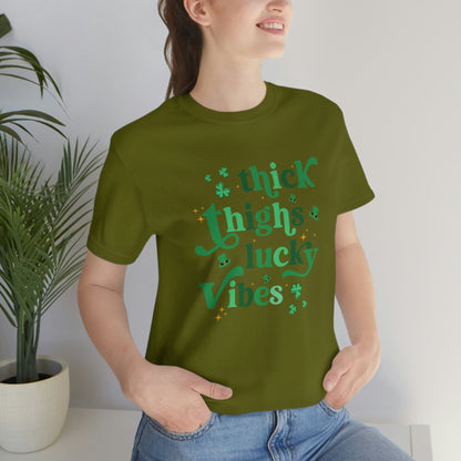 2023 Unisex Thick Thigh Lucky Vibes St Patricks Day Funny Irish Graphic T-Shirt