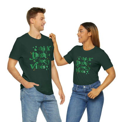 2023 Unisex Thick Thigh Lucky Vibes St Patricks Day Funny Irish Graphic T-Shirt